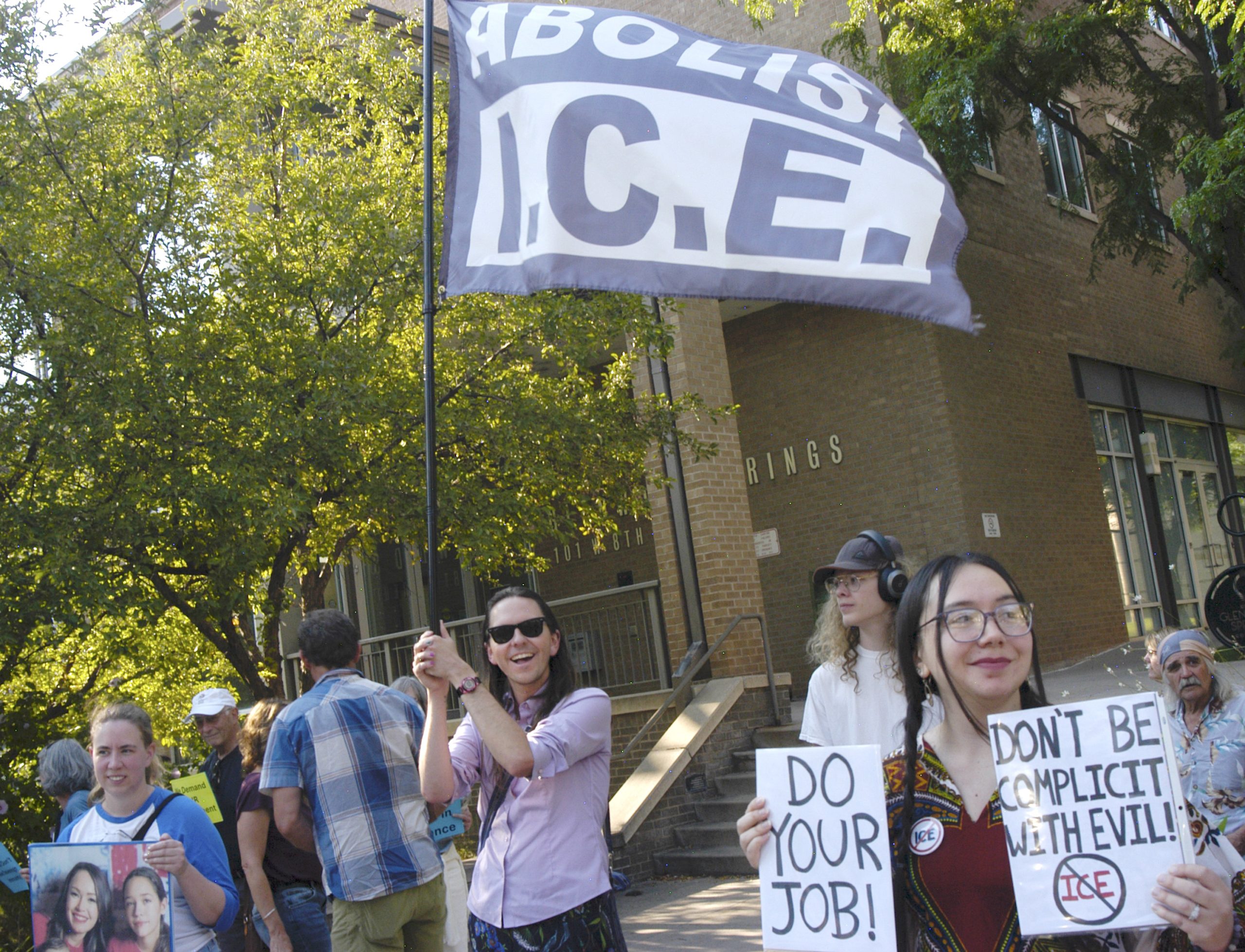 Glenwood Report: Council votes 6-1 to pursue legal action against ICE facility landlord